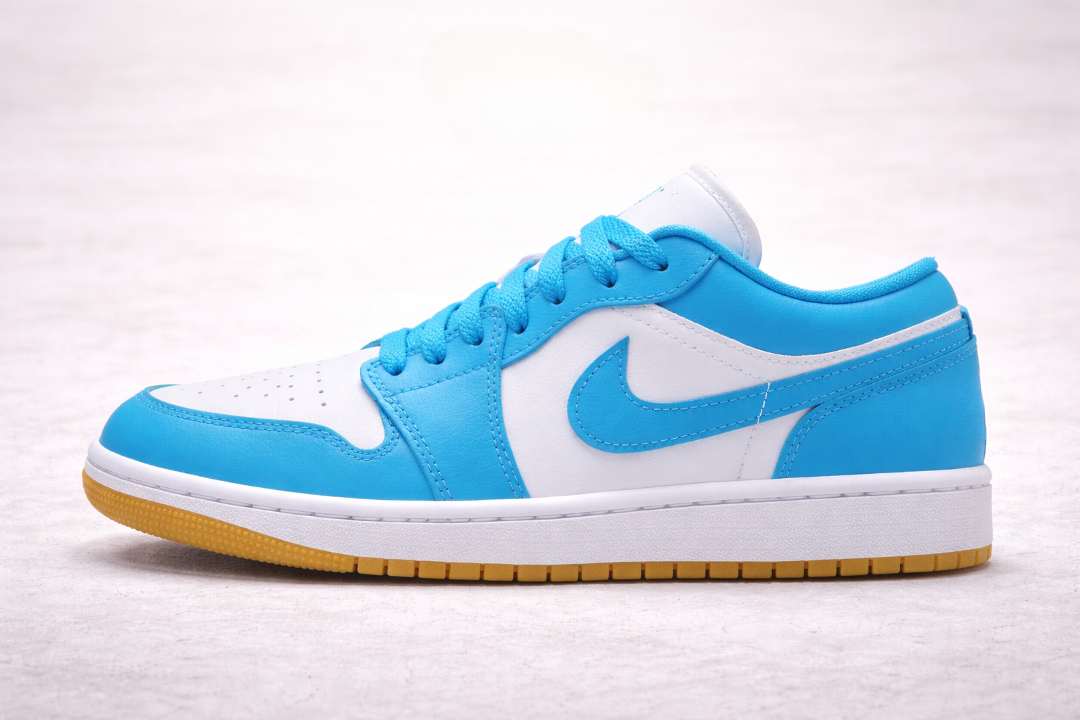 Clean sneaker after Instacare shoe cleaning Dubai